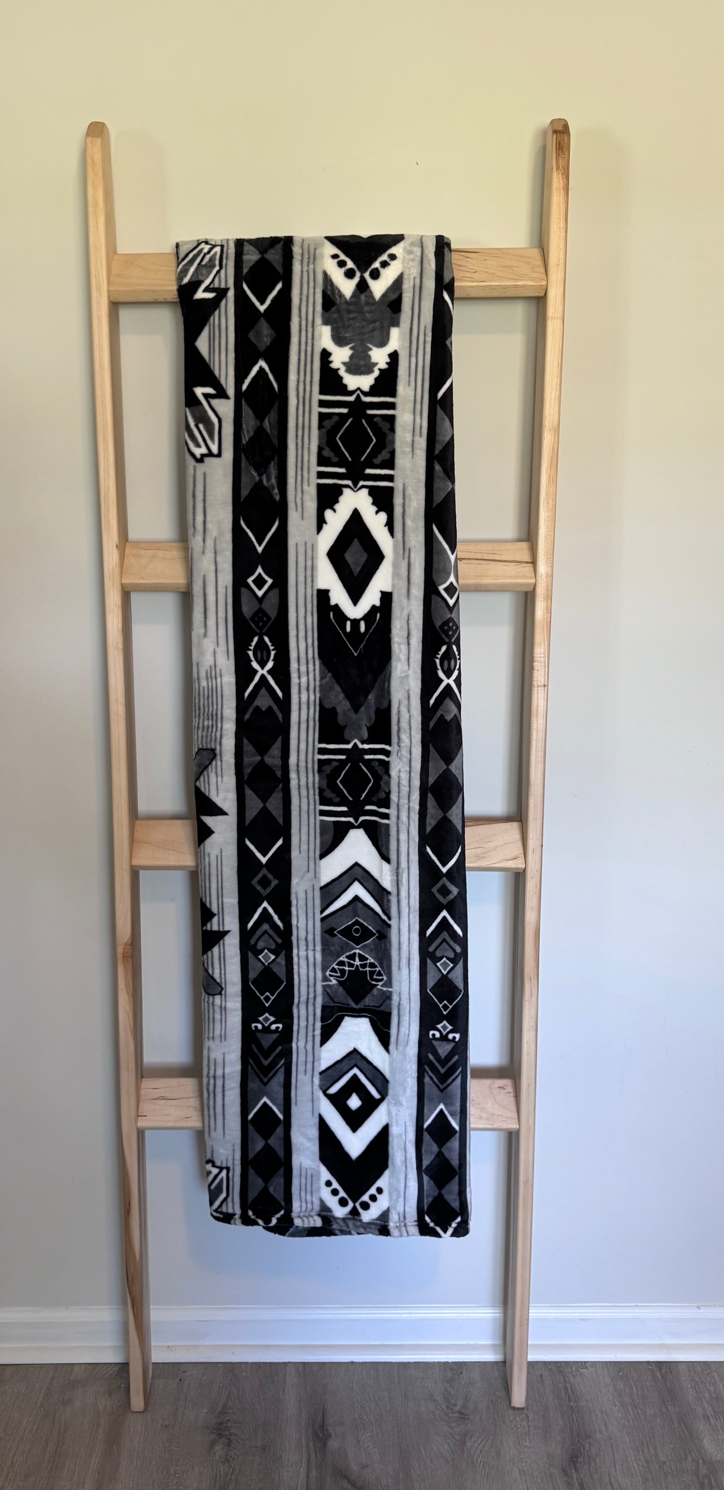 Black & Gray Geometric Blanket