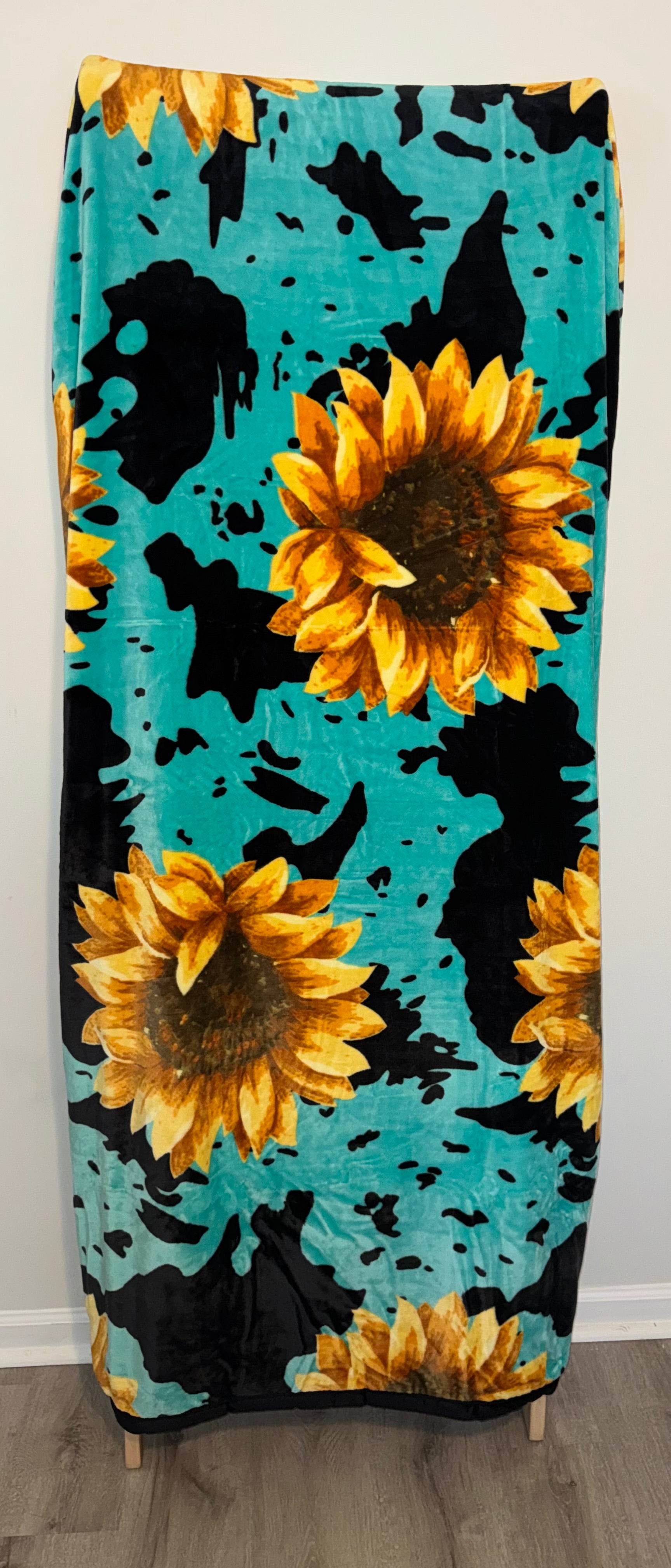Turquoise Sunflower Cowhide Flannel Blanket