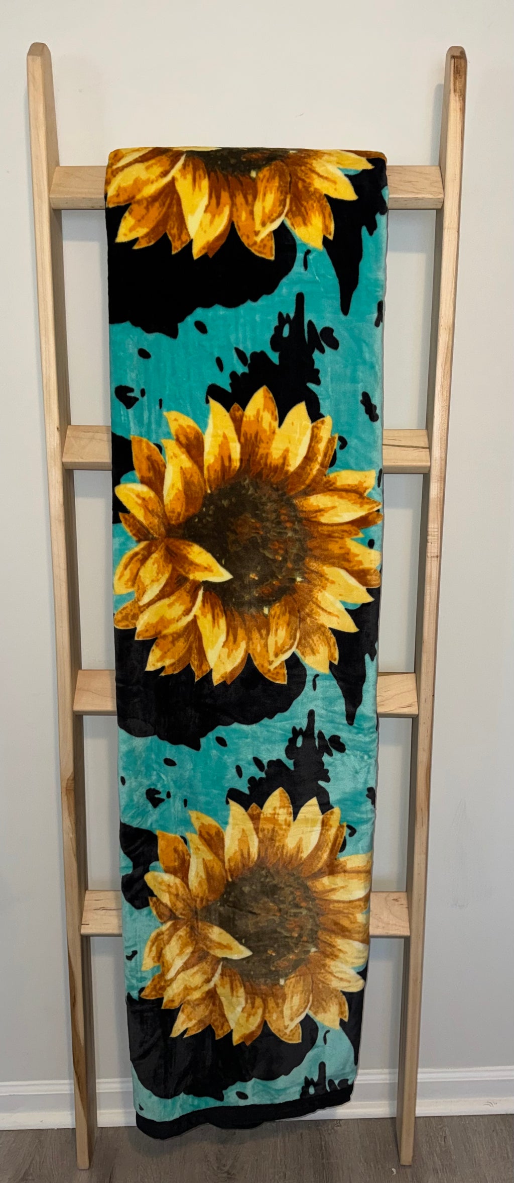 Turquoise Sunflower Cowhide Flannel Blanket