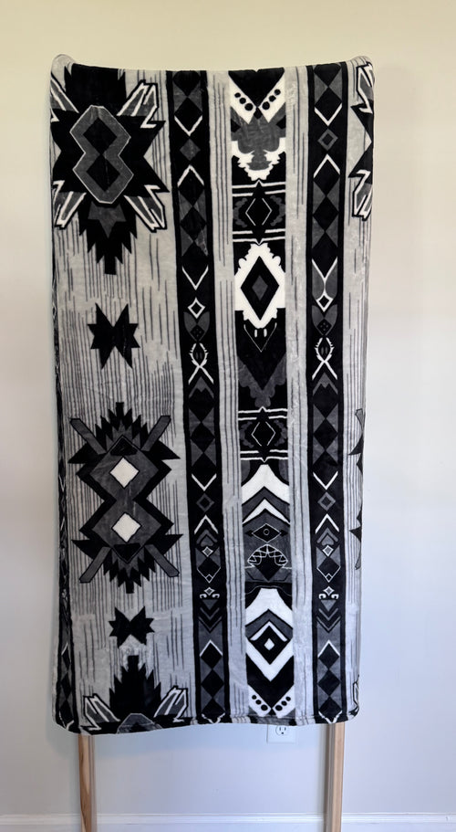 Black & Gray Geometric Blanket