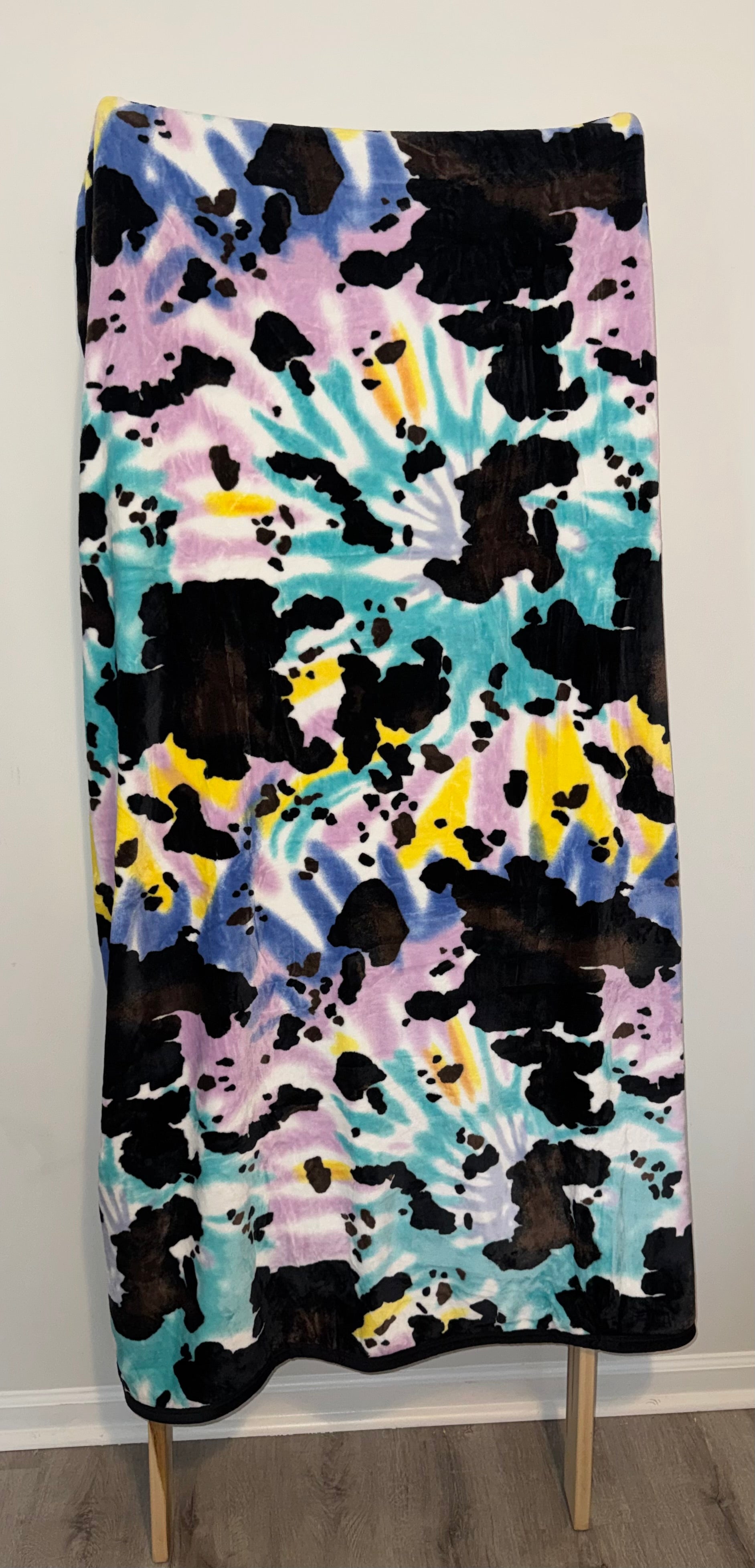 Tie-Dye Cowhide Flannel Blanket